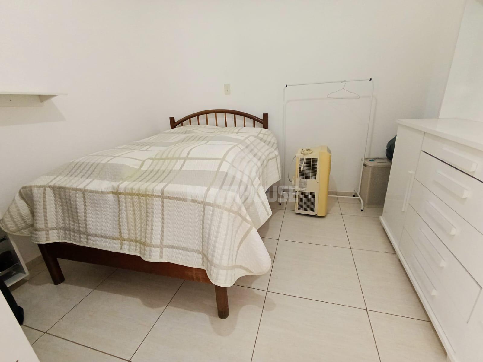 Casa à venda com 3 quartos, 200m² - Foto 14