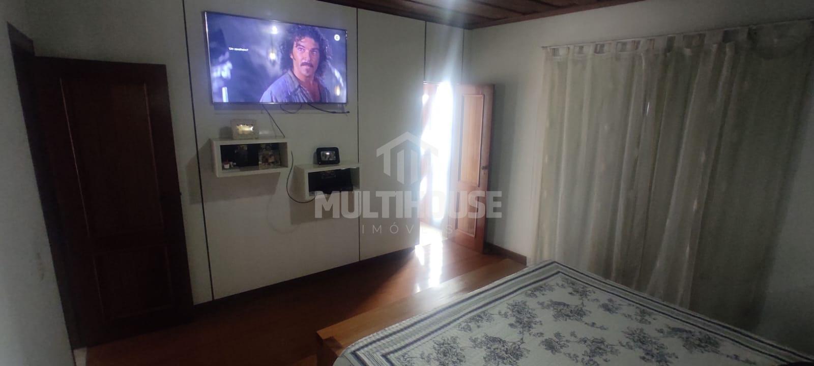 Casa à venda com 5 quartos, 200m² - Foto 5