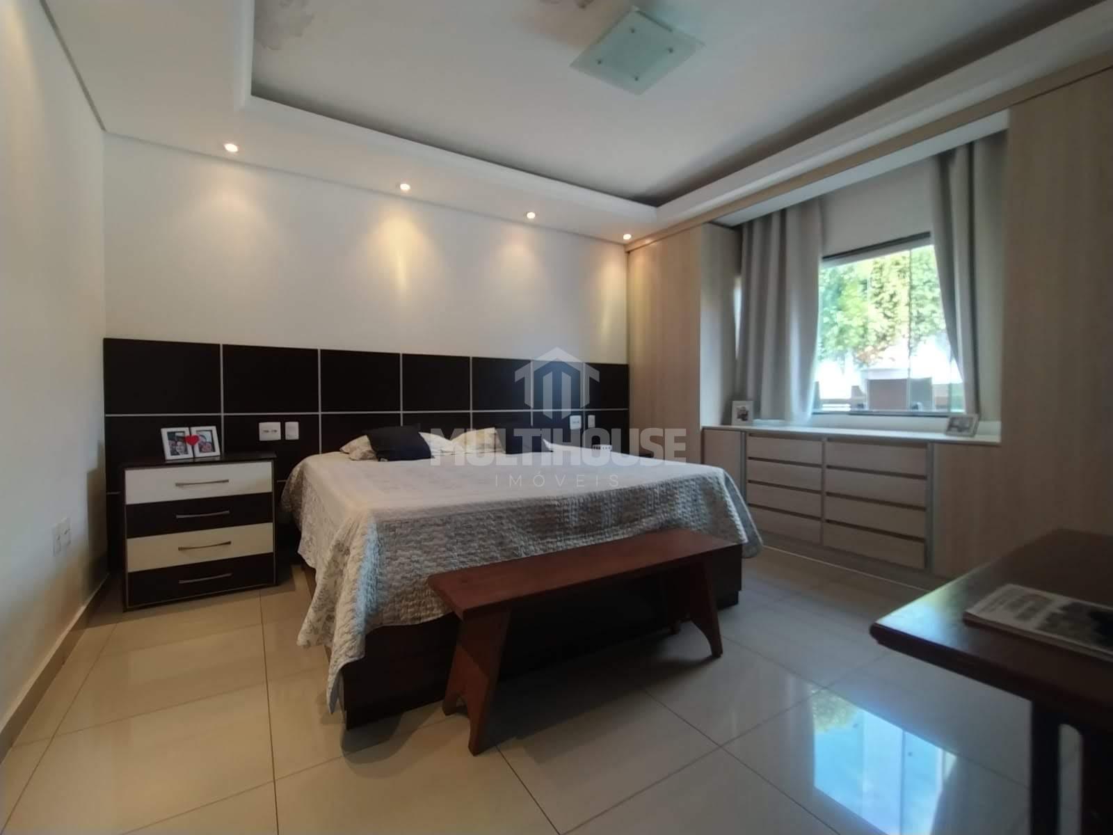 Casa à venda com 5 quartos, 200m² - Foto 19