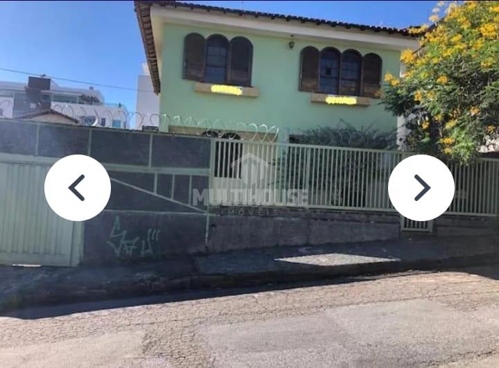 Casa à venda com 3 quartos, 250m² - Foto 1