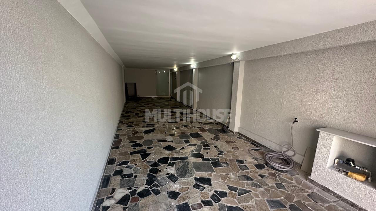 Casa à venda com 4 quartos, 240m² - Foto 2