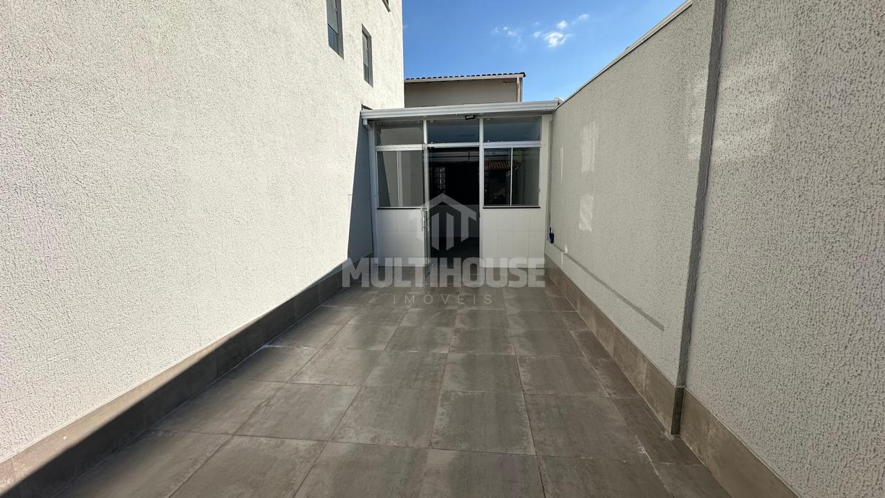 Casa à venda com 4 quartos, 240m² - Foto 5