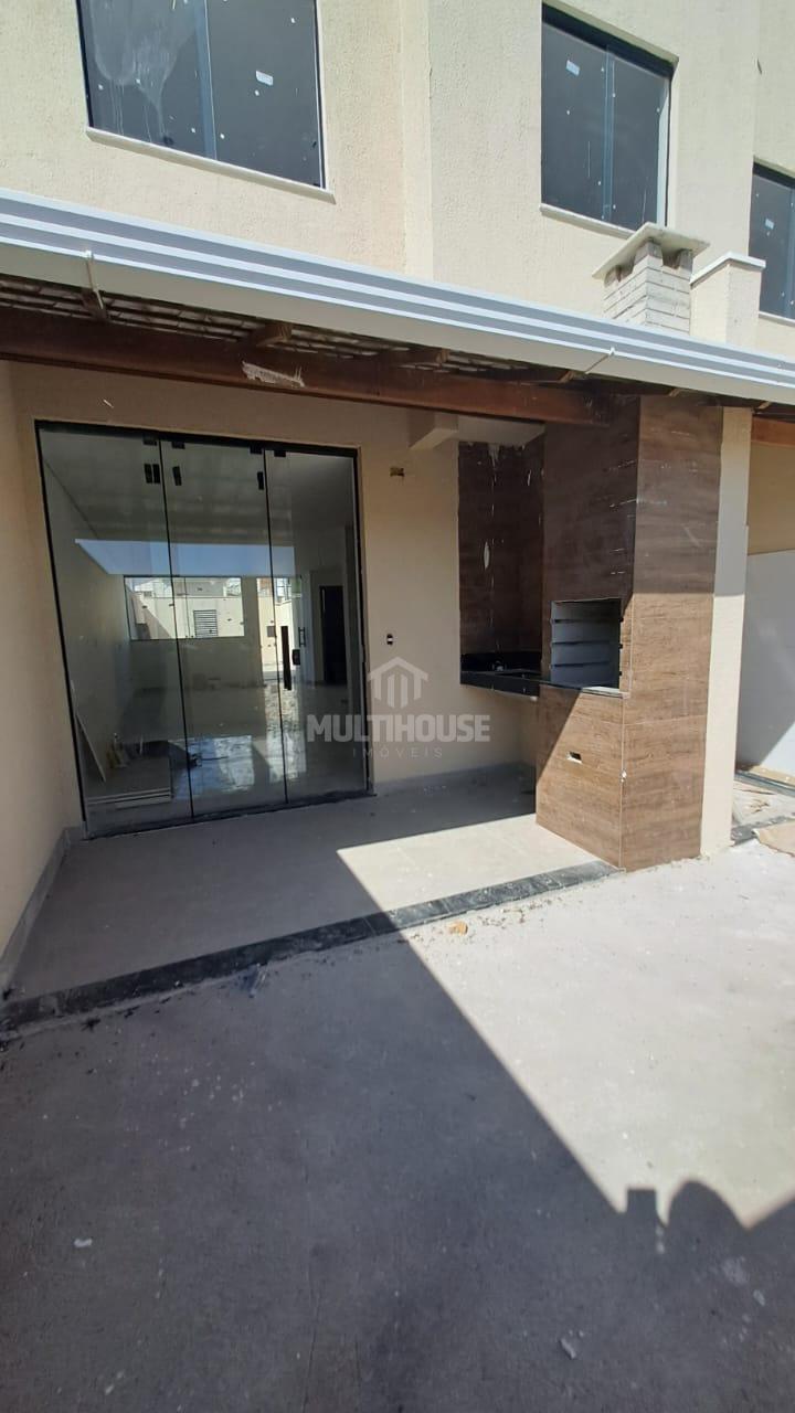 Casa à venda com 3 quartos, 98m² - Foto 1