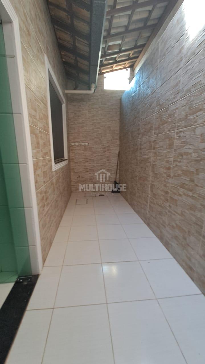 Casa à venda com 2 quartos, 90m² - Foto 4