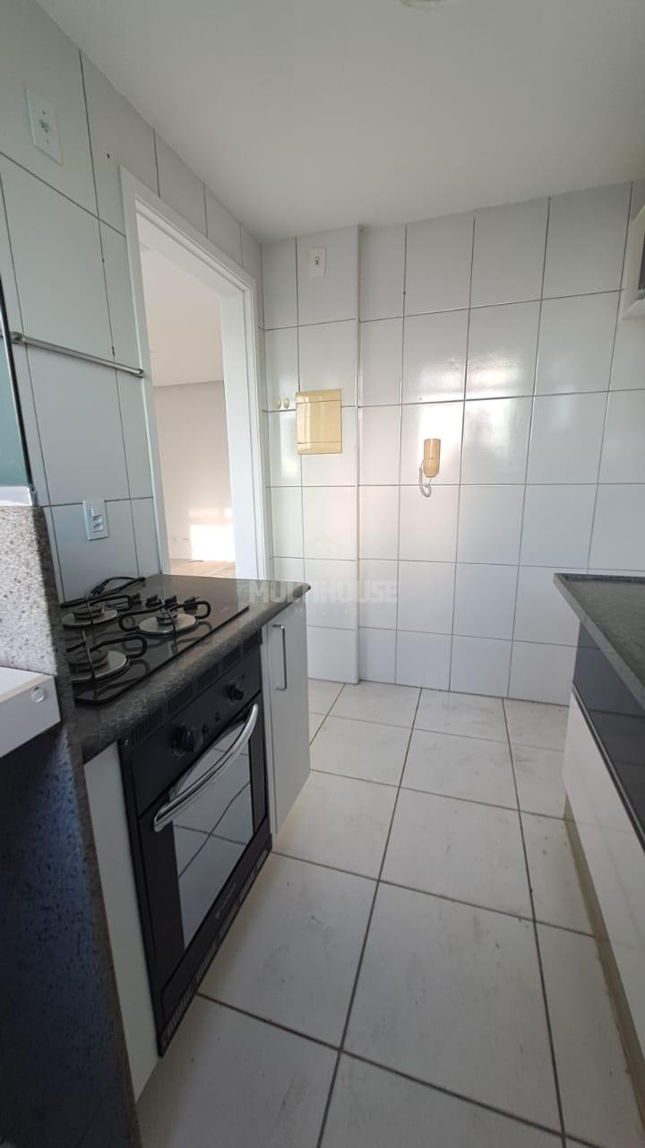 Apartamento à venda com 2 quartos, 70m² - Foto 3