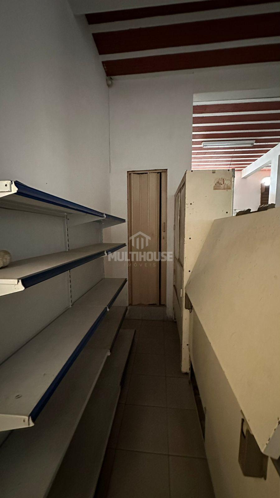 Casa à venda com 4 quartos, 500m² - Foto 2