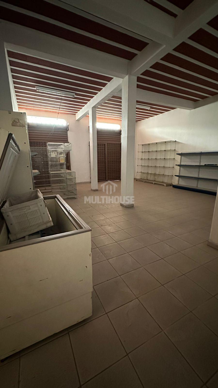 Casa à venda com 4 quartos, 500m² - Foto 3