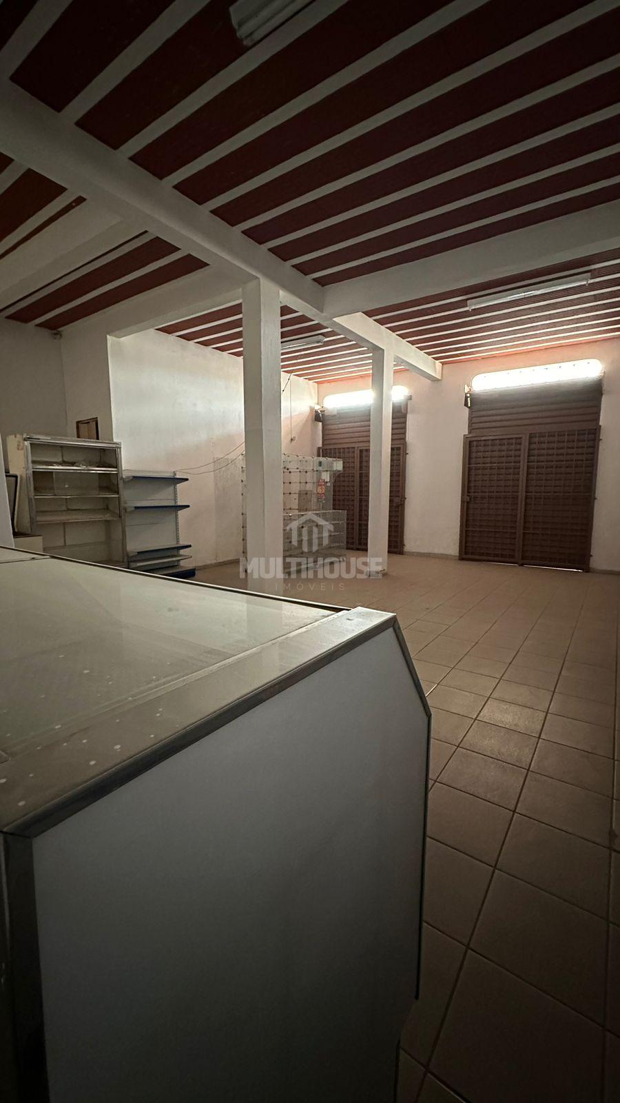 Casa à venda com 4 quartos, 500m² - Foto 4