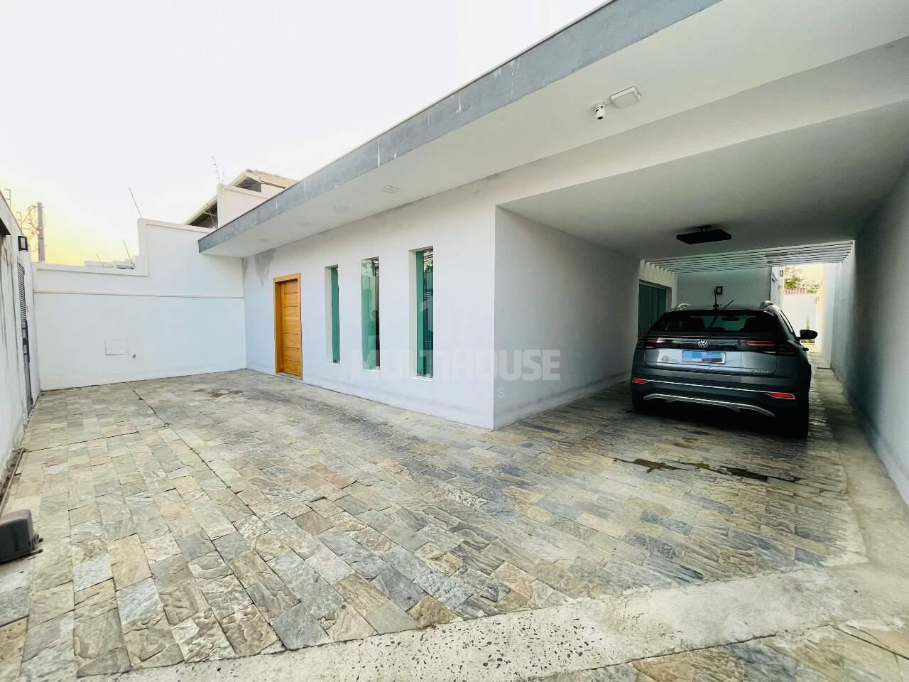 Casa para alugar com 4 quartos, 230m² - Foto 1