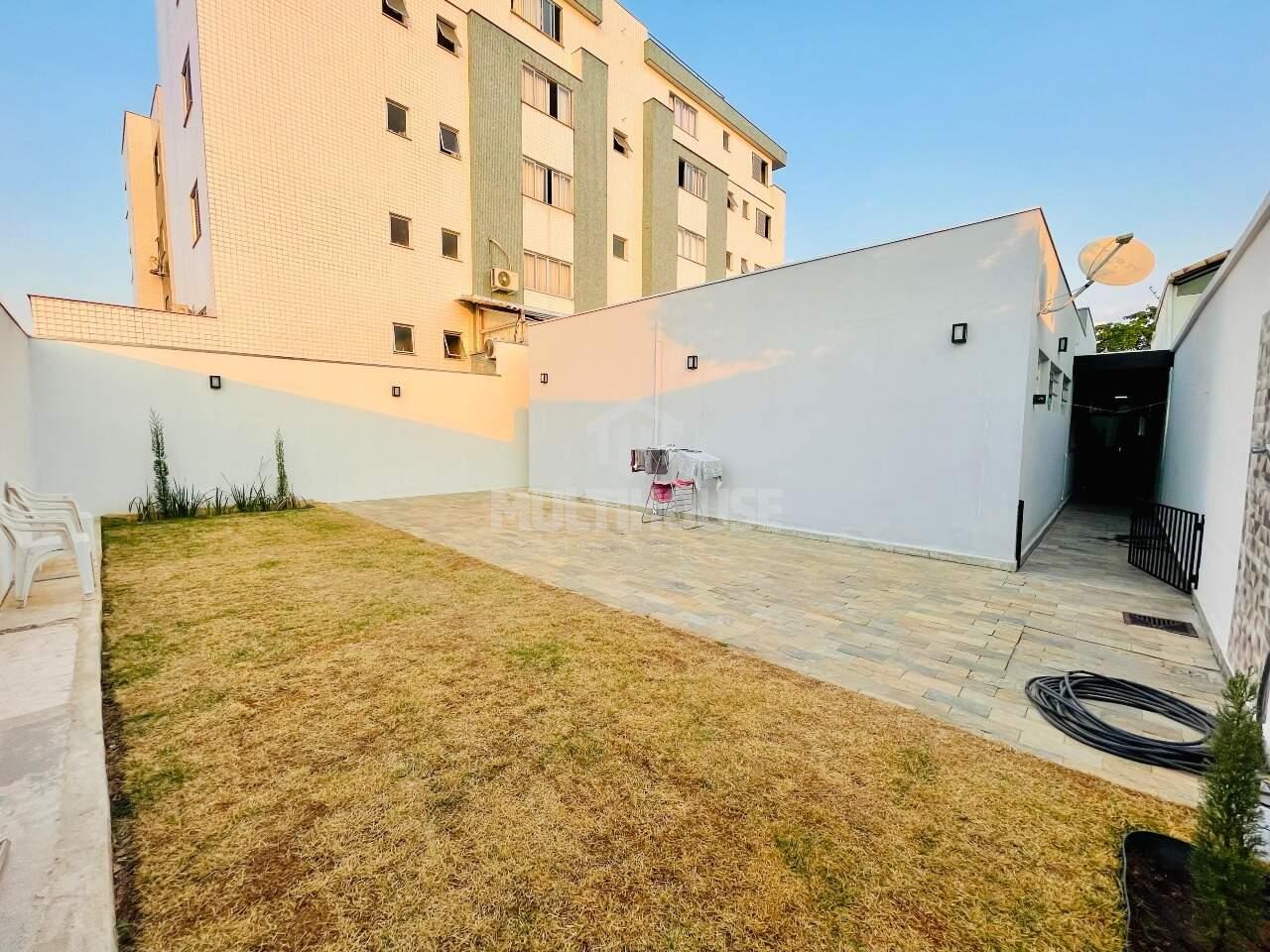 Casa para alugar com 4 quartos, 230m² - Foto 18