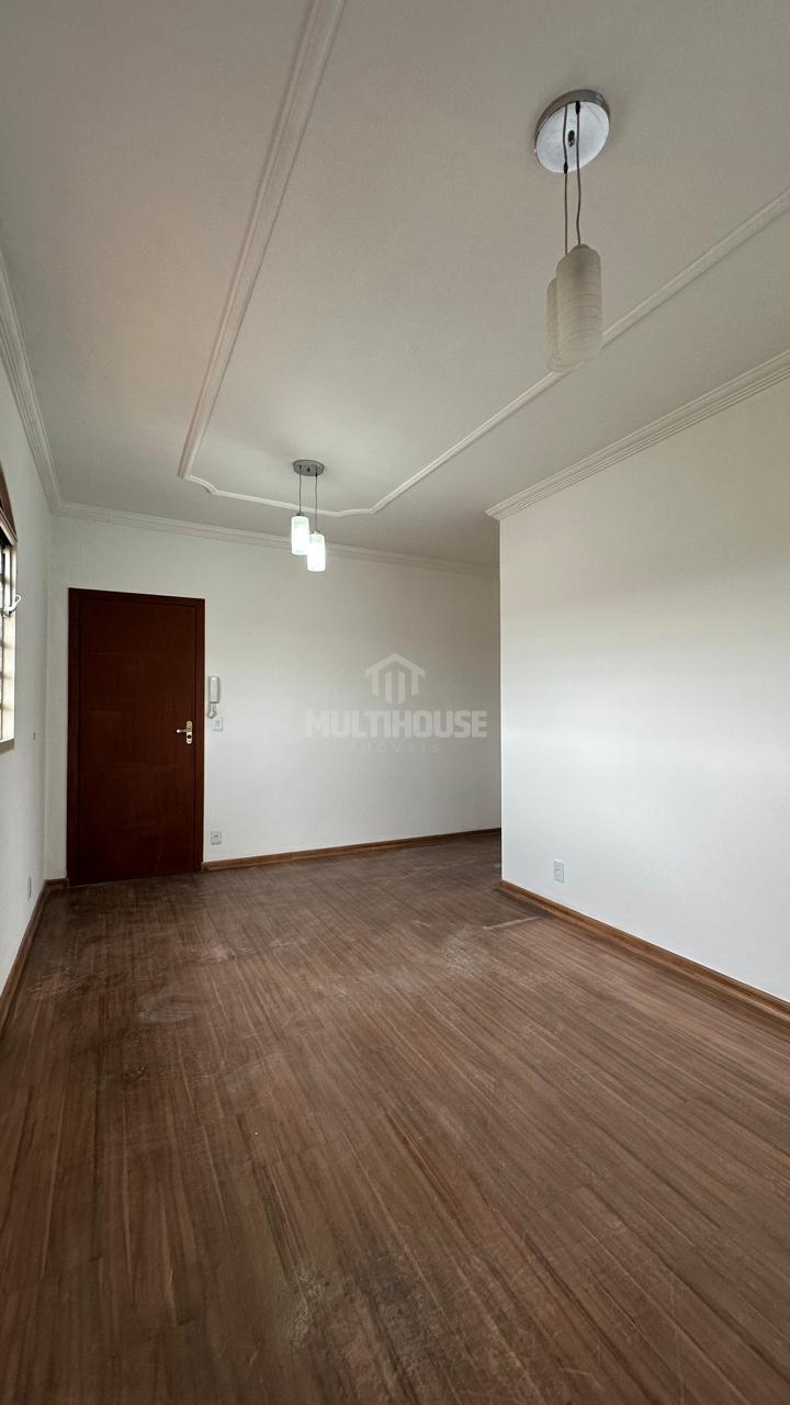 Apartamento à venda com 2 quartos, 70m² - Foto 2