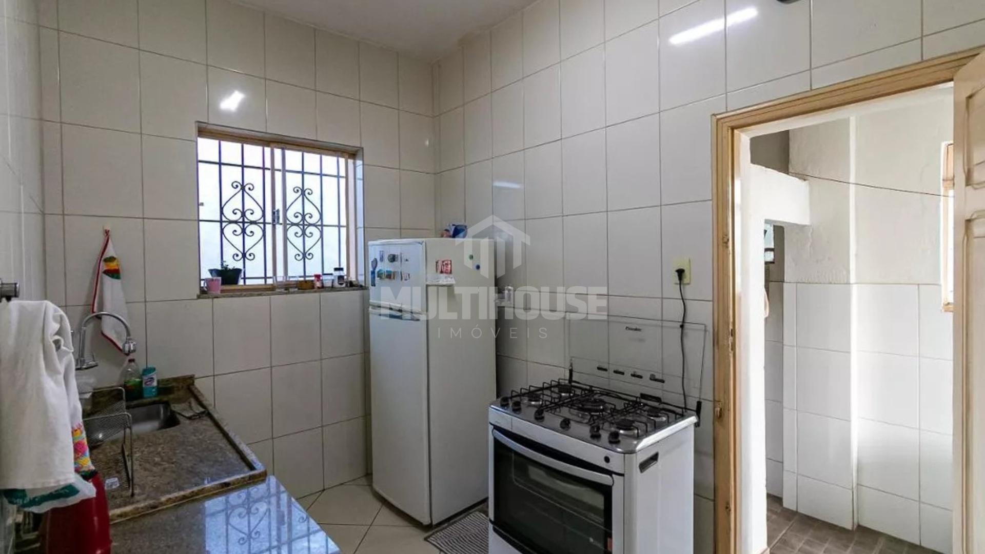 Casa à venda com 3 quartos, 250m² - Foto 4