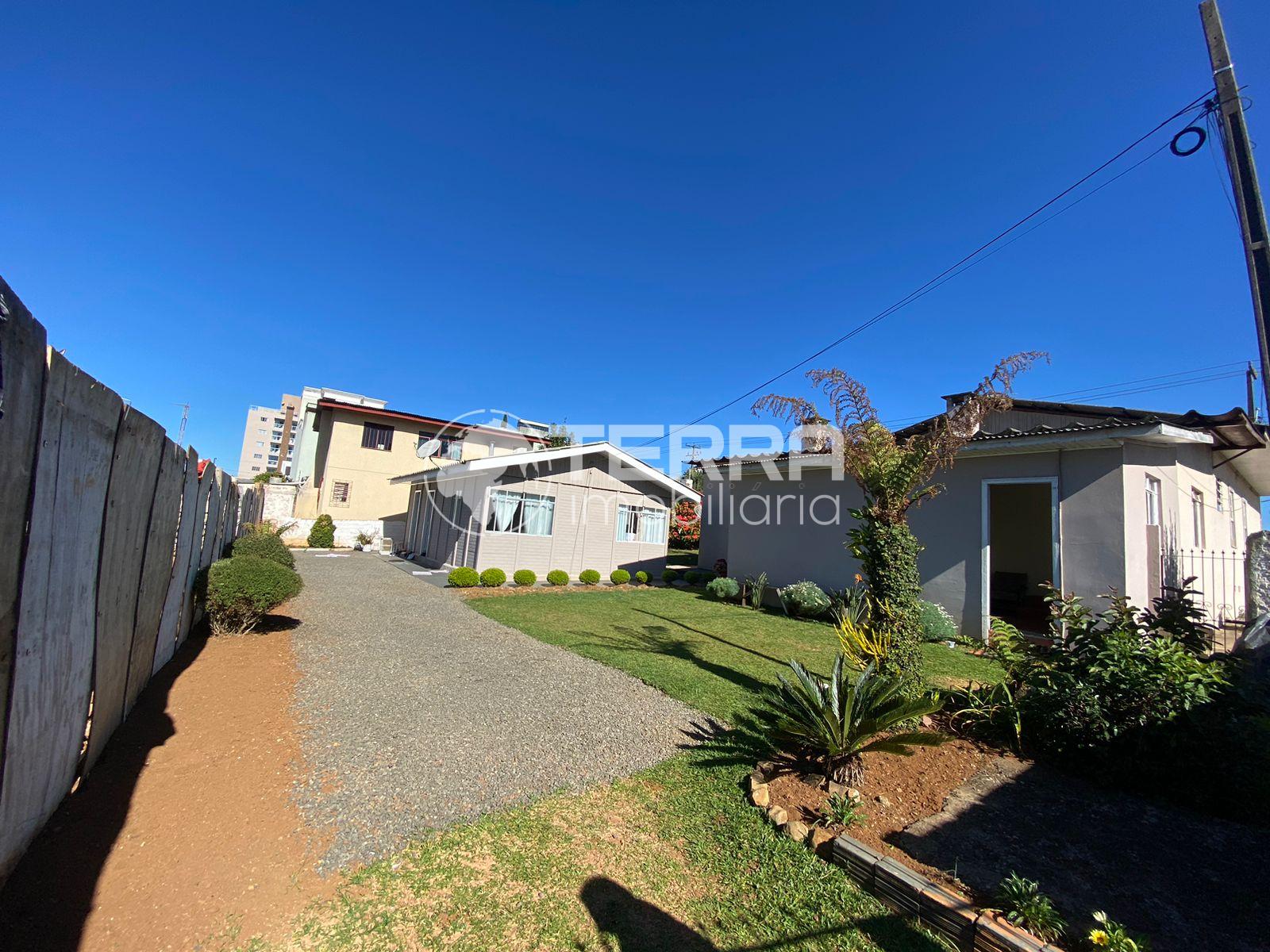 Terreno com casa em Pr-Moldado contendo 297,05 metros quadrados