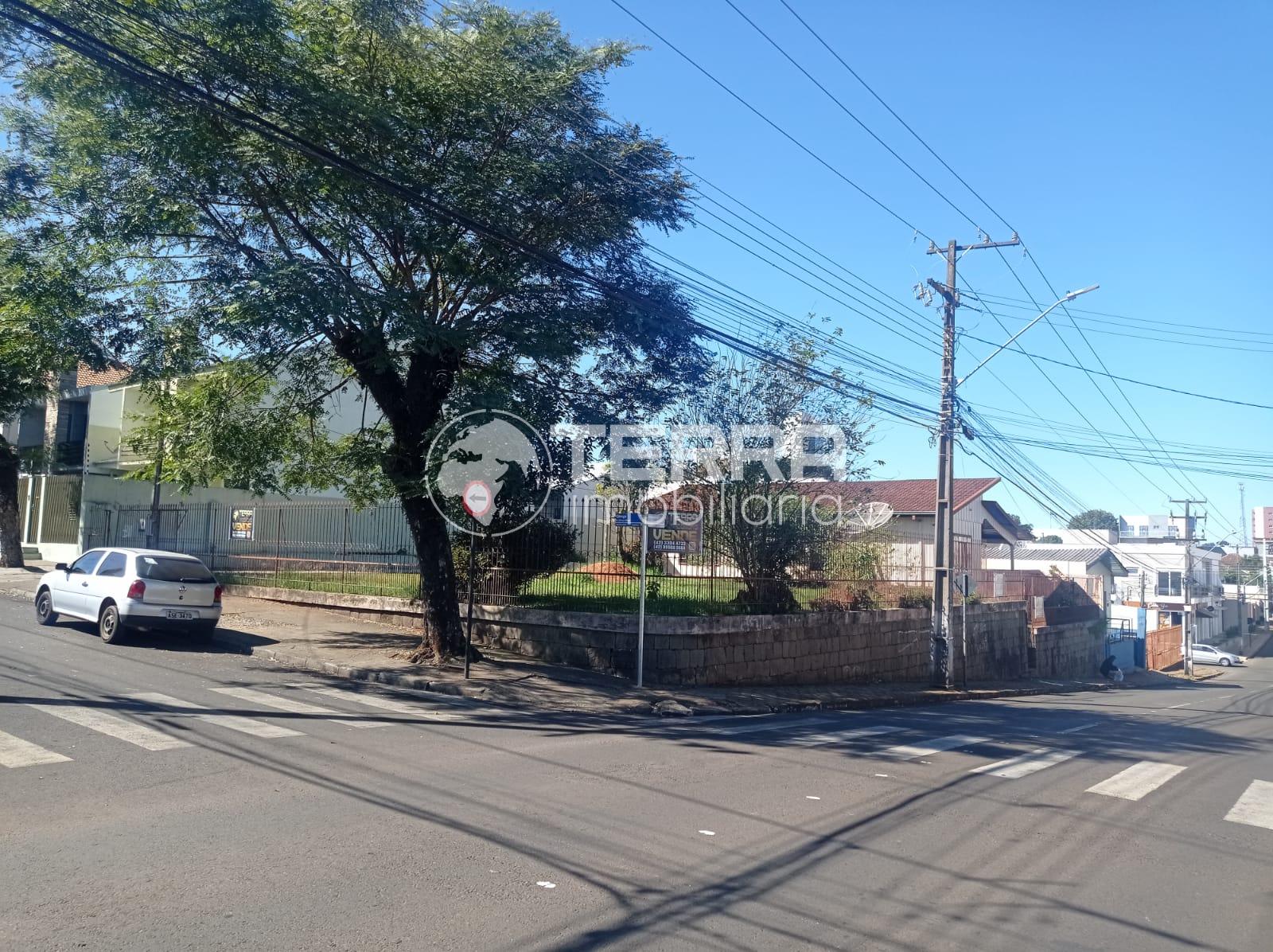 TERRENO DE ESQUINA  NA REA CENTRAL DE 806 MTS  EM GUARAPUAVA