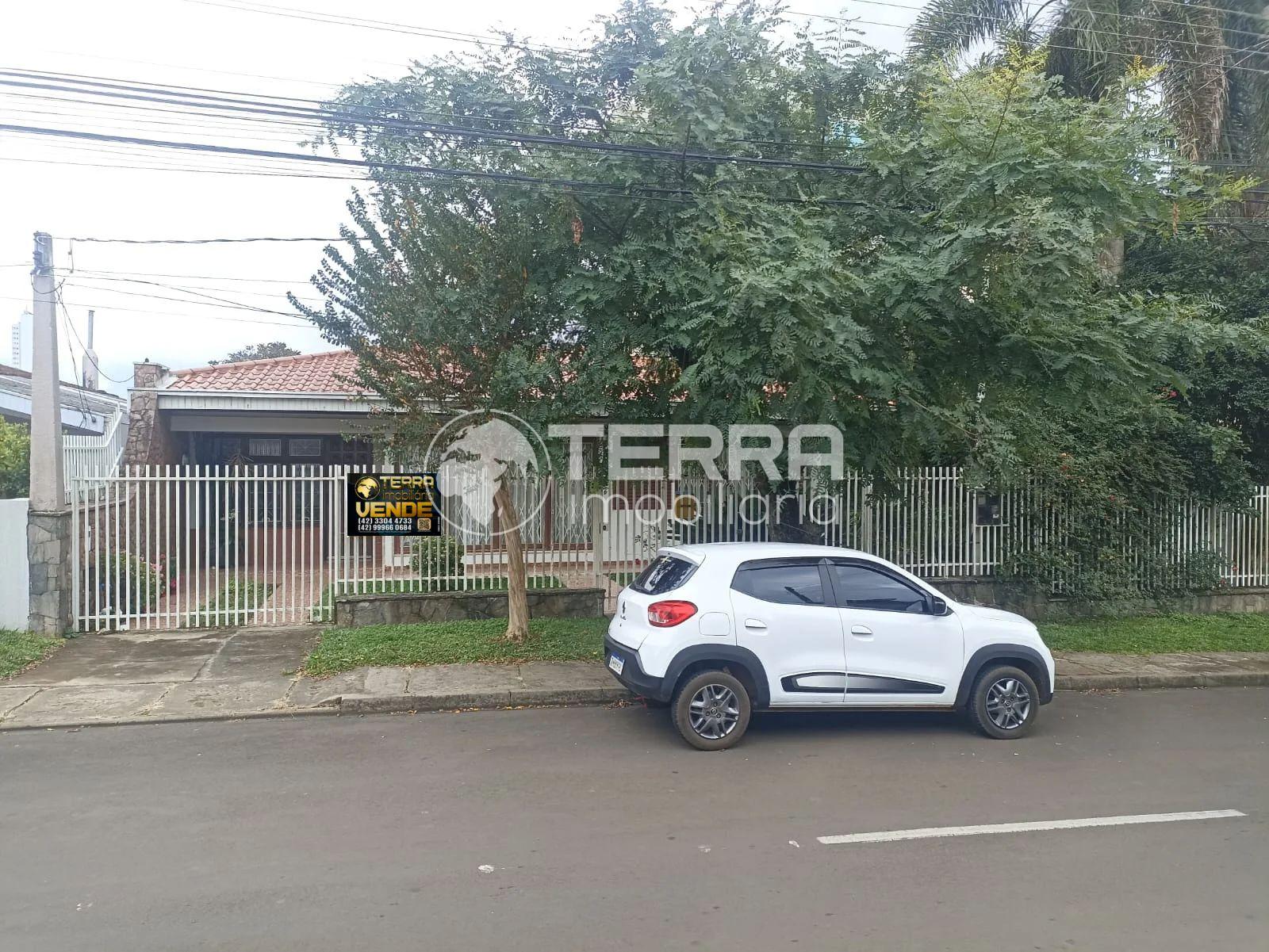 CASA A VENDA. CONTENDO   SALA DE ESTAR E SALA DE JANTAR ,  COZINHA, BANHEIRO