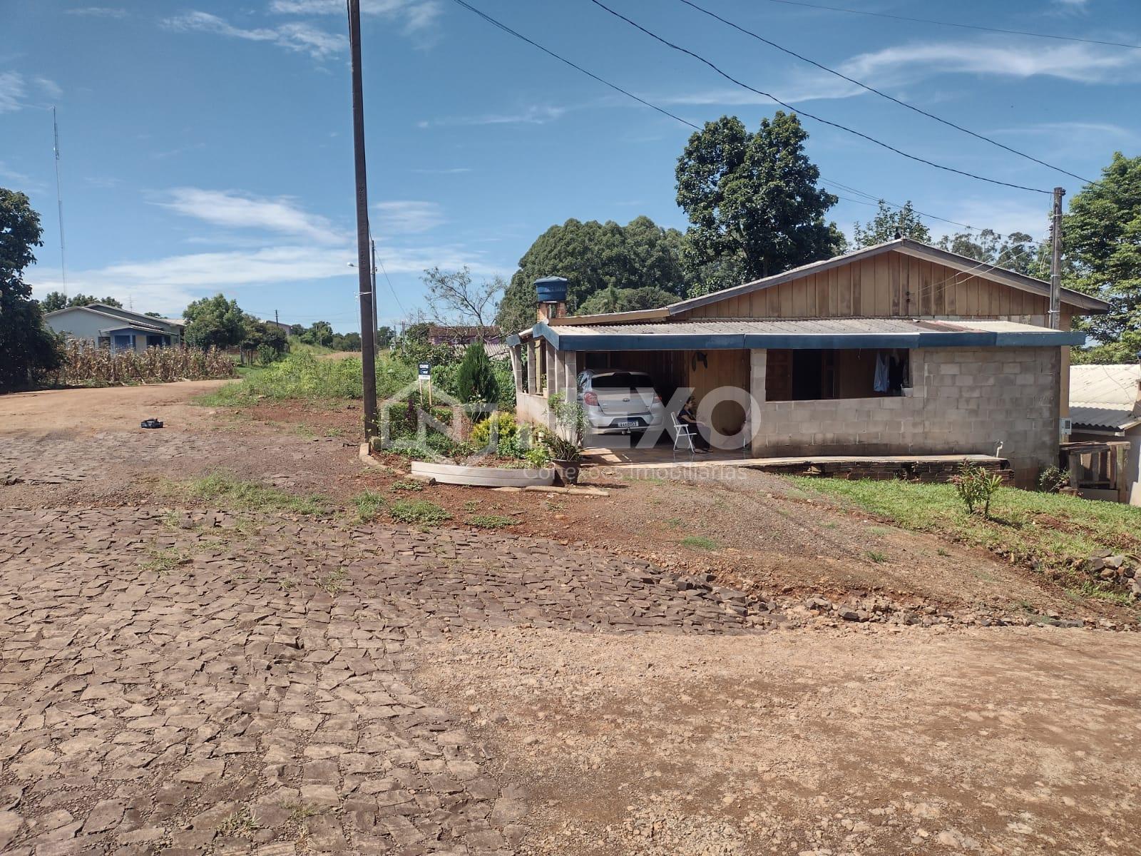 Edificação residencial mista à venda.