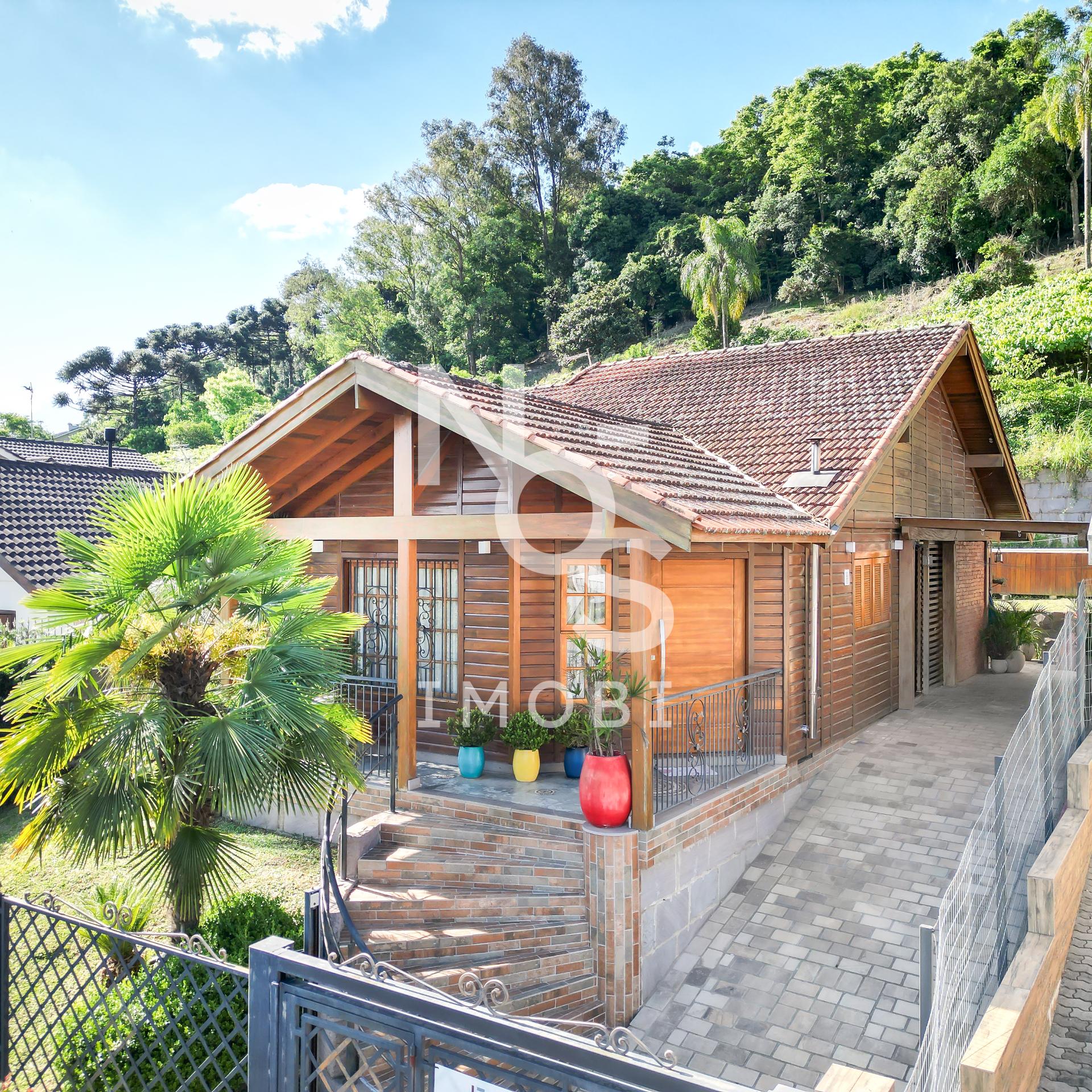 Casa com piscina de 02 Dormitórios no Centro de Nova Pádua