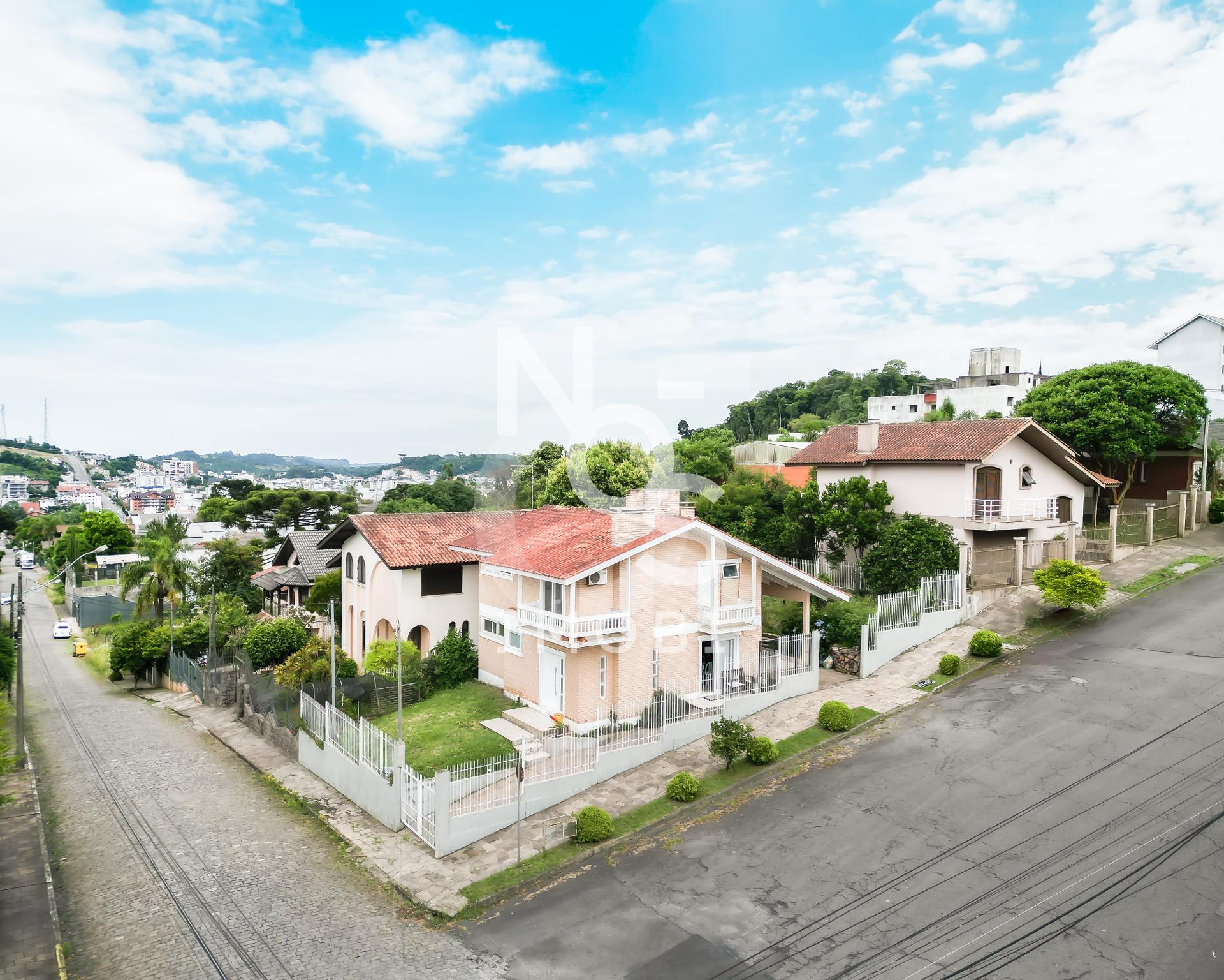 Casa com 4 dormitórios no Bairro São José em Flores da Cunha