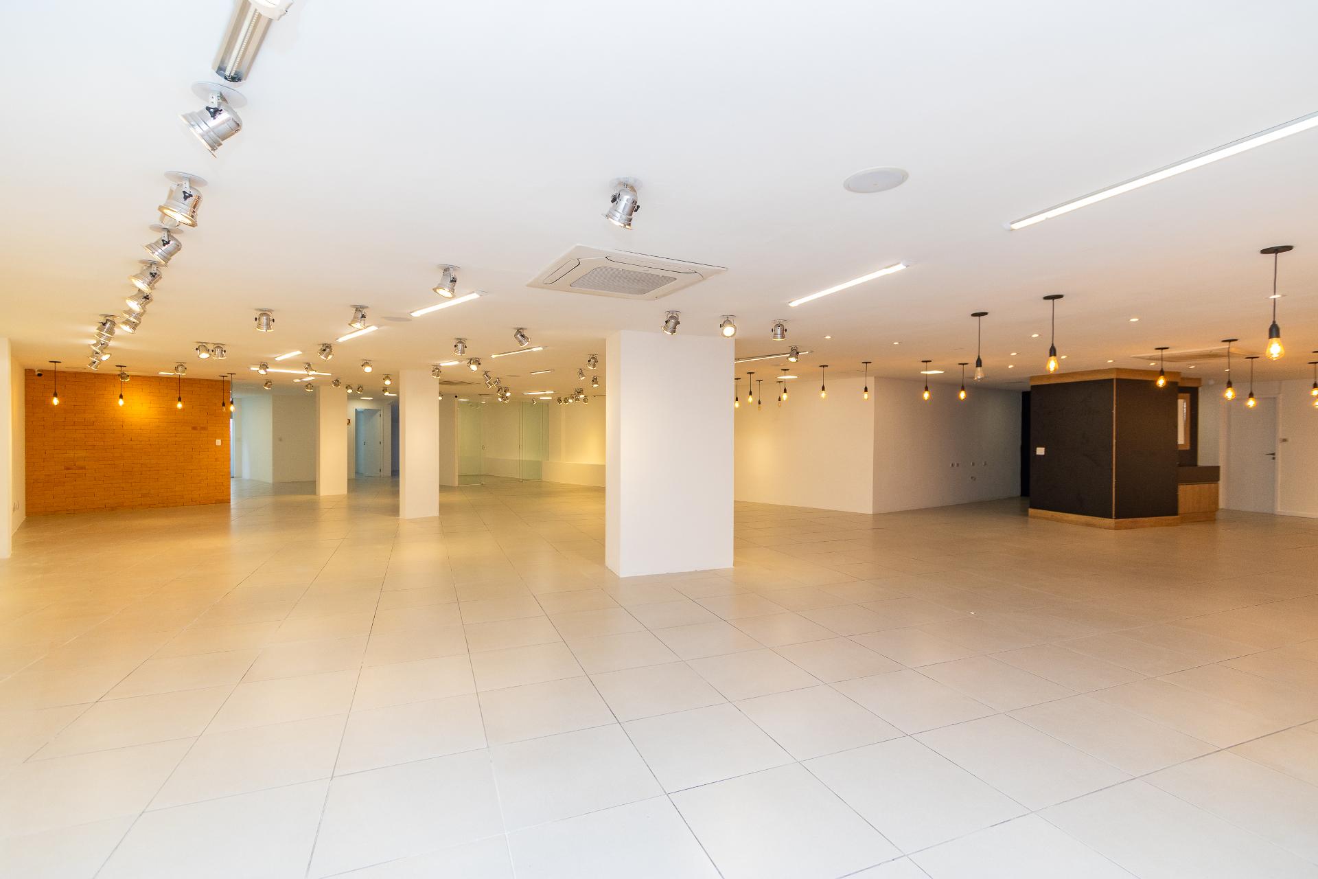 Loja comercial para locação, 610 m , Água Verde - CURITIBA - PR