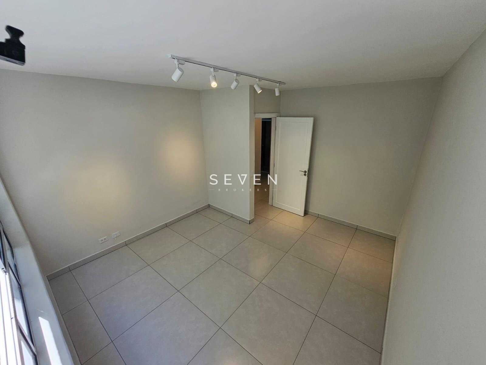 Apartamento totalmente reformado à venda no Juvevê em Curitiba...