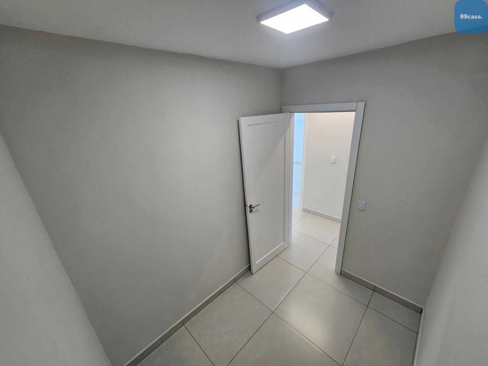 Apartamento totalmente reformado à venda no Juvevê em Curitiba...