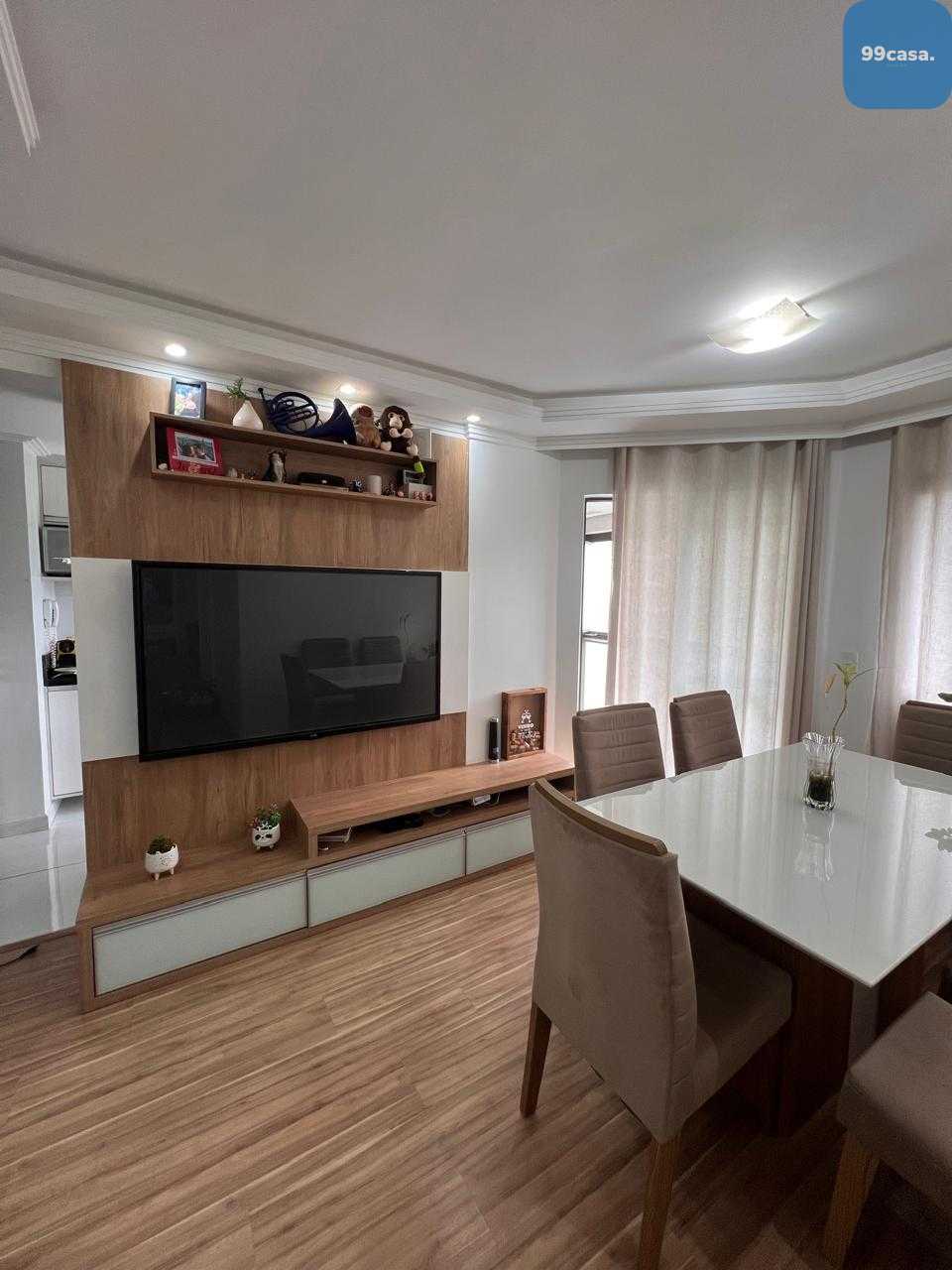 Apartamento em condomínio clube à venda no Capão Raso, CURITIB...