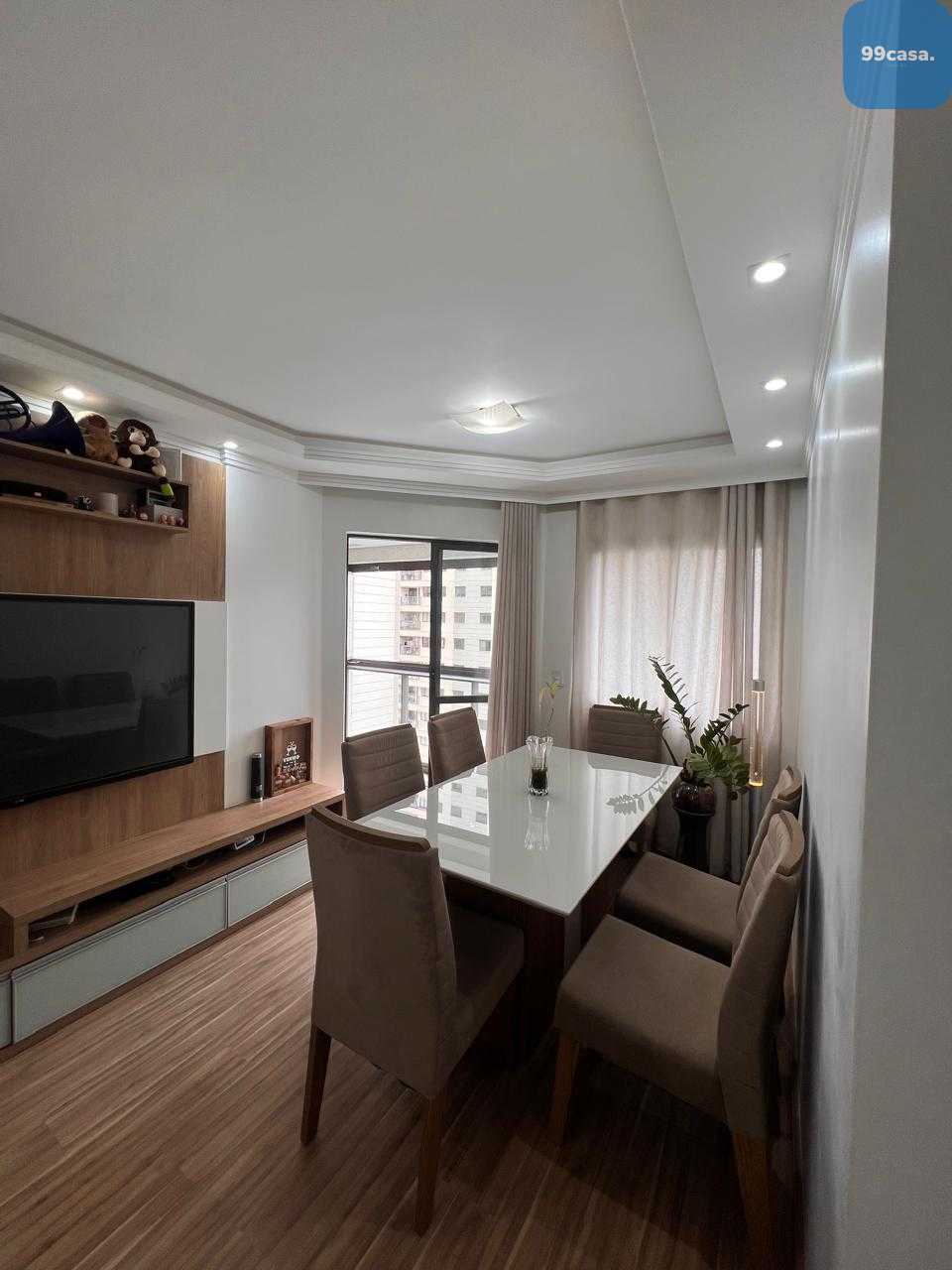 Apartamento em condomínio clube à venda no Capão Raso, CURITIB...