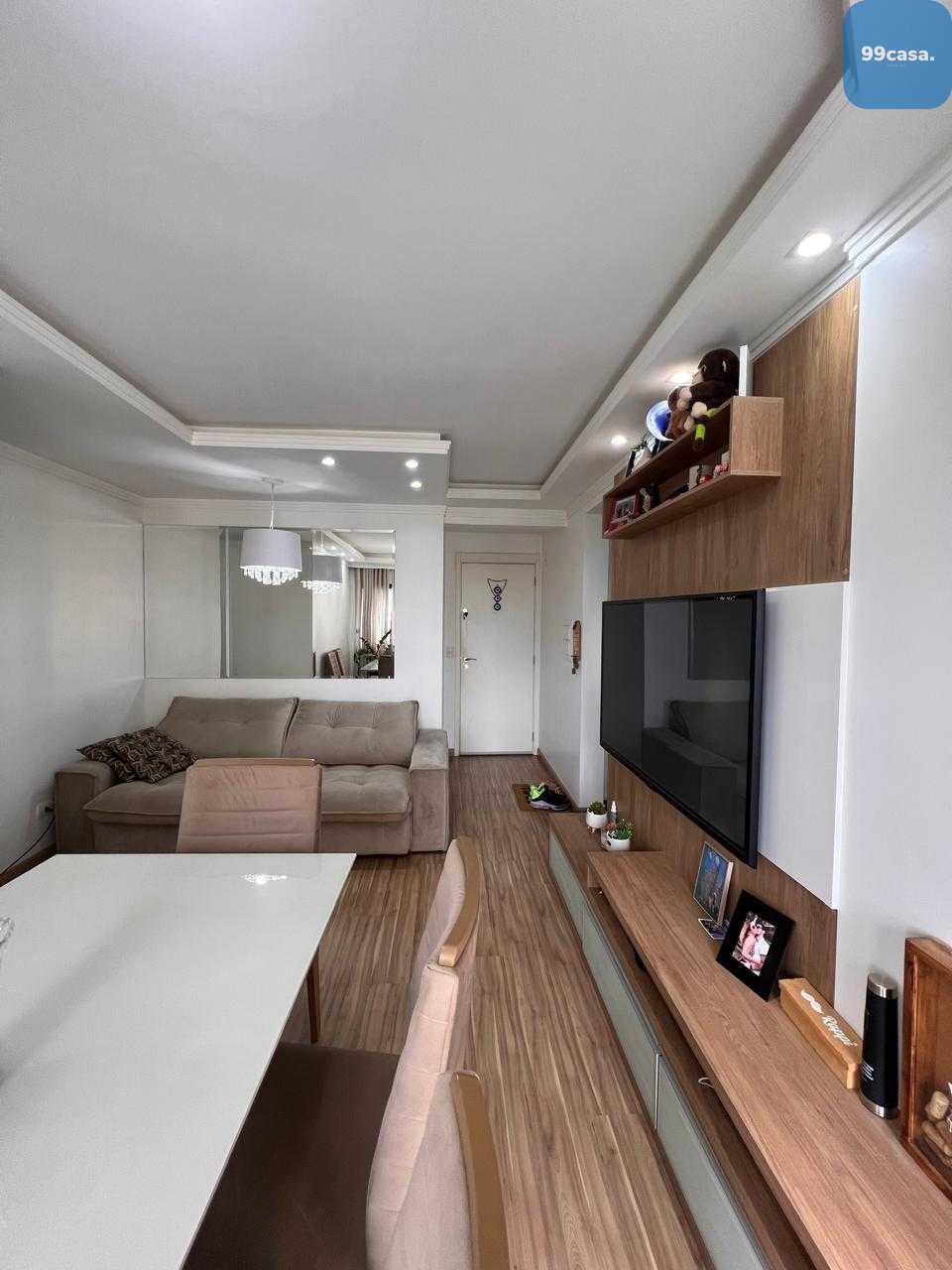 Apartamento em condomínio clube à venda no Capão Raso, CURITIB...