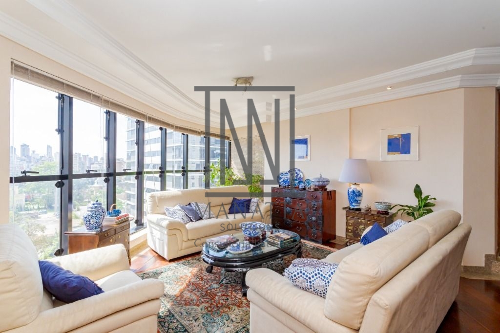 Apartamento à venda no Batel com 4 quartos, incluindo 2 suítes...