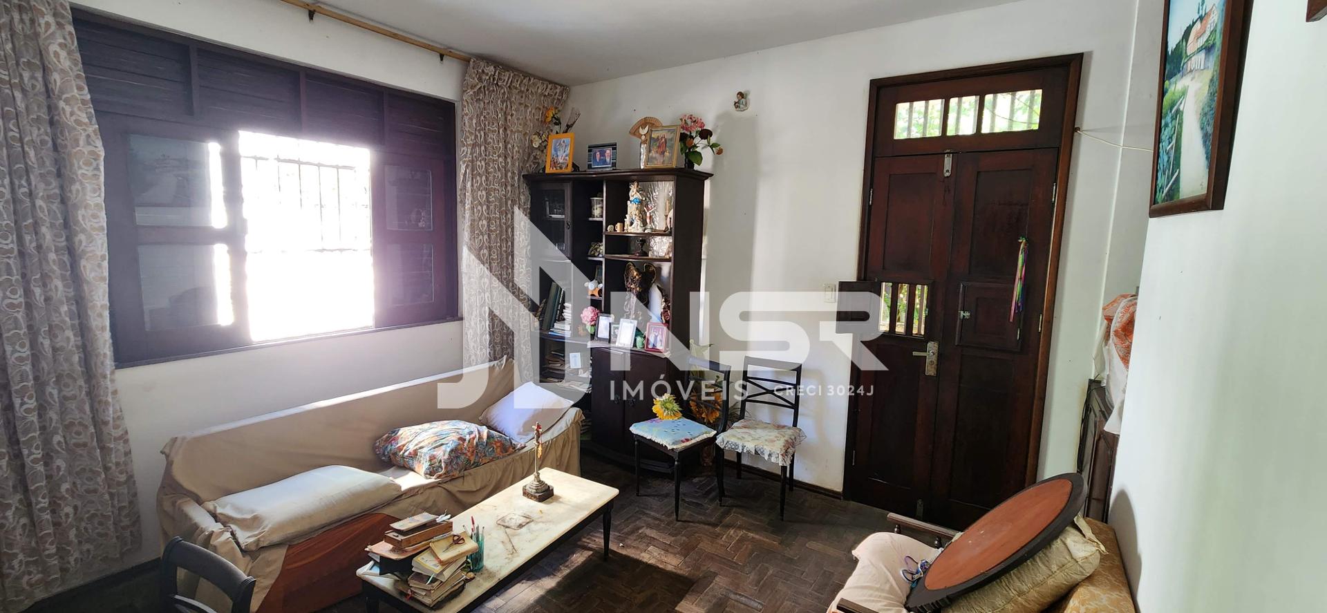 Terreno com 01 casa, 01 imóvel comercial e 02 Kitnets - Nordes...