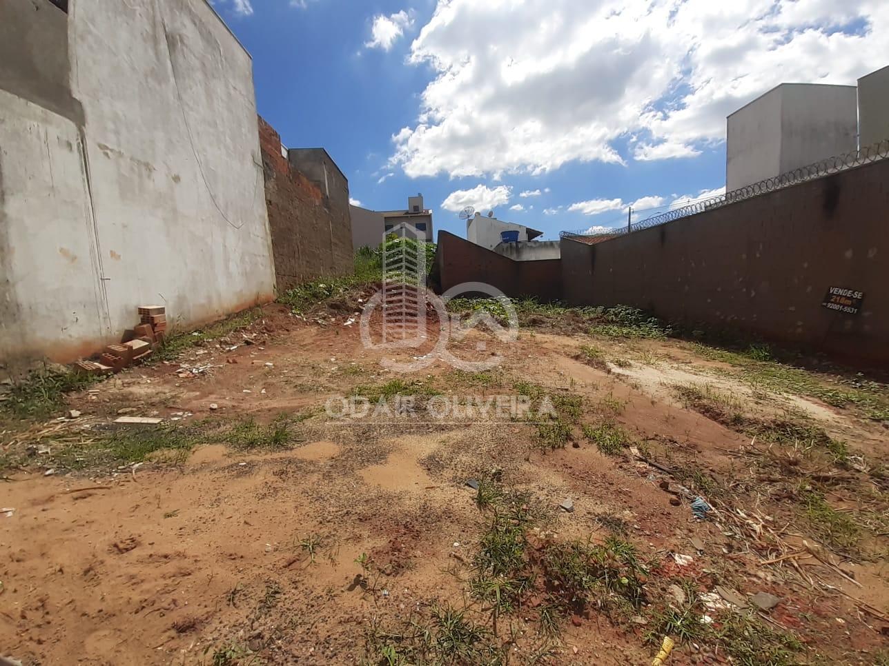 TERRENO PLANO A VENDA DE 218M PARQUE DAS AROEIRAS, PASSOS - MG