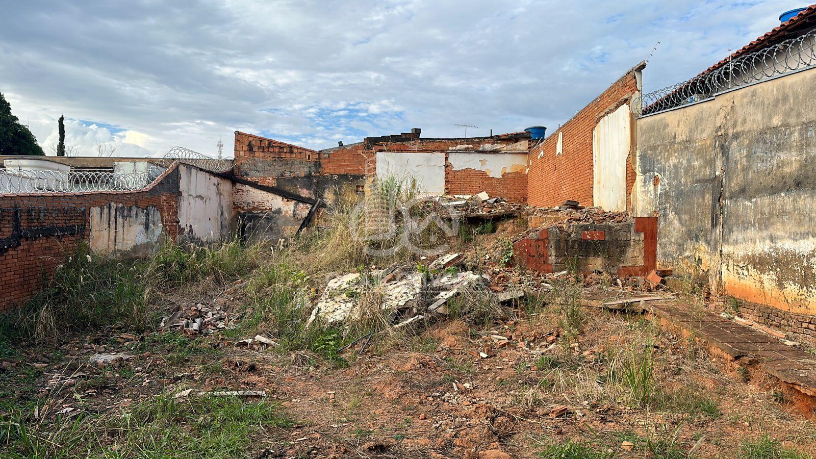 TERRENO DE 280M  A VENDA NO BAIRRO CARMELO, PASSOS - MG