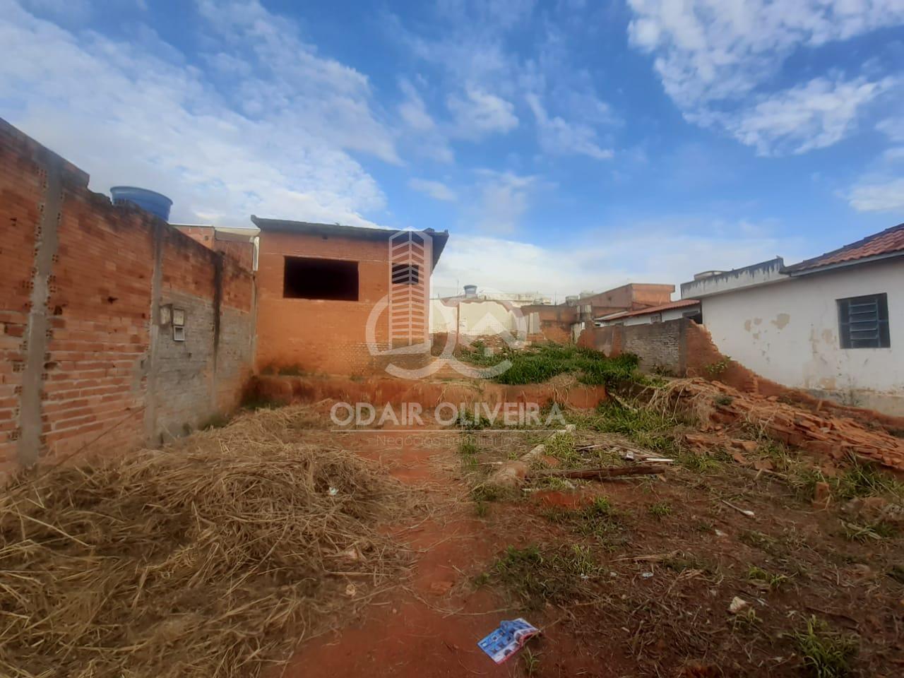 TERRENO DE 300M A VENDA NO BAIRRO CARMELO, PASSOS - MG