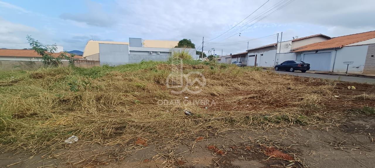 TERRENO DE 250M  A VENDA NO BAIRRO BELA VISTA , ITAU DE MINAS - MG