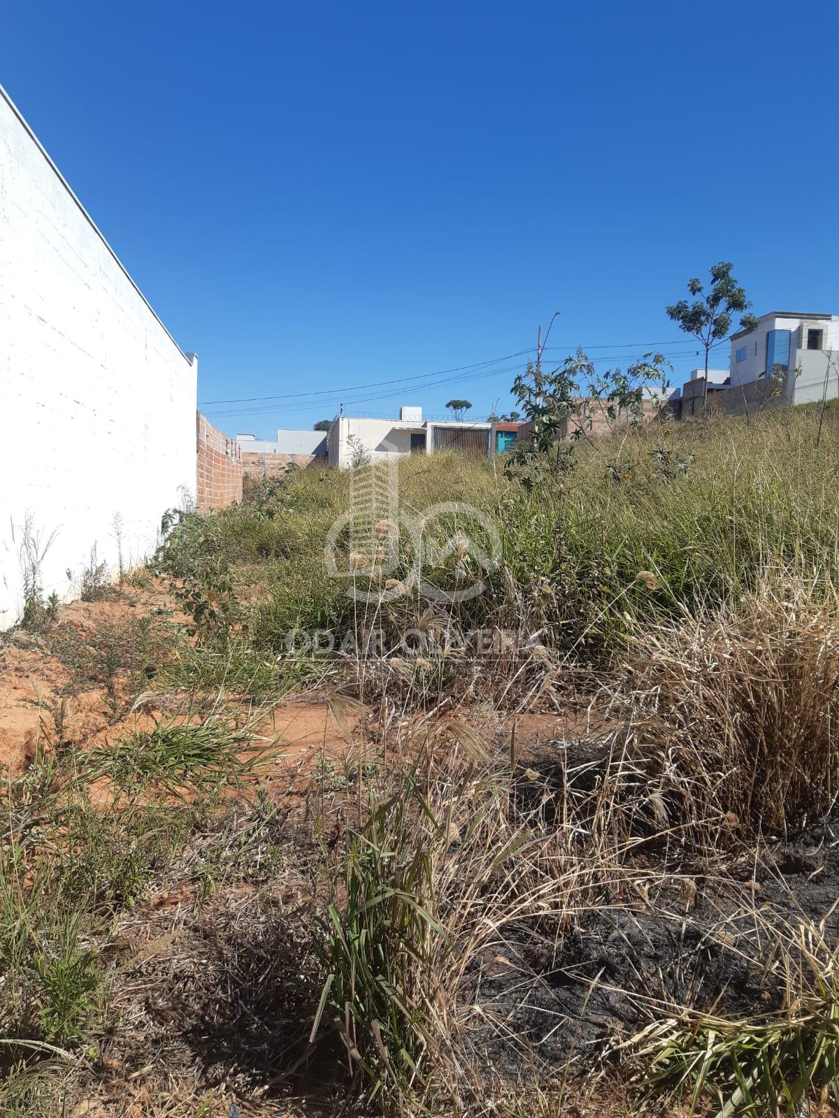 TERRENO DE 203,90M   VENDA  NO PARQUE DAS AROEIRAS, PASSOS - MG