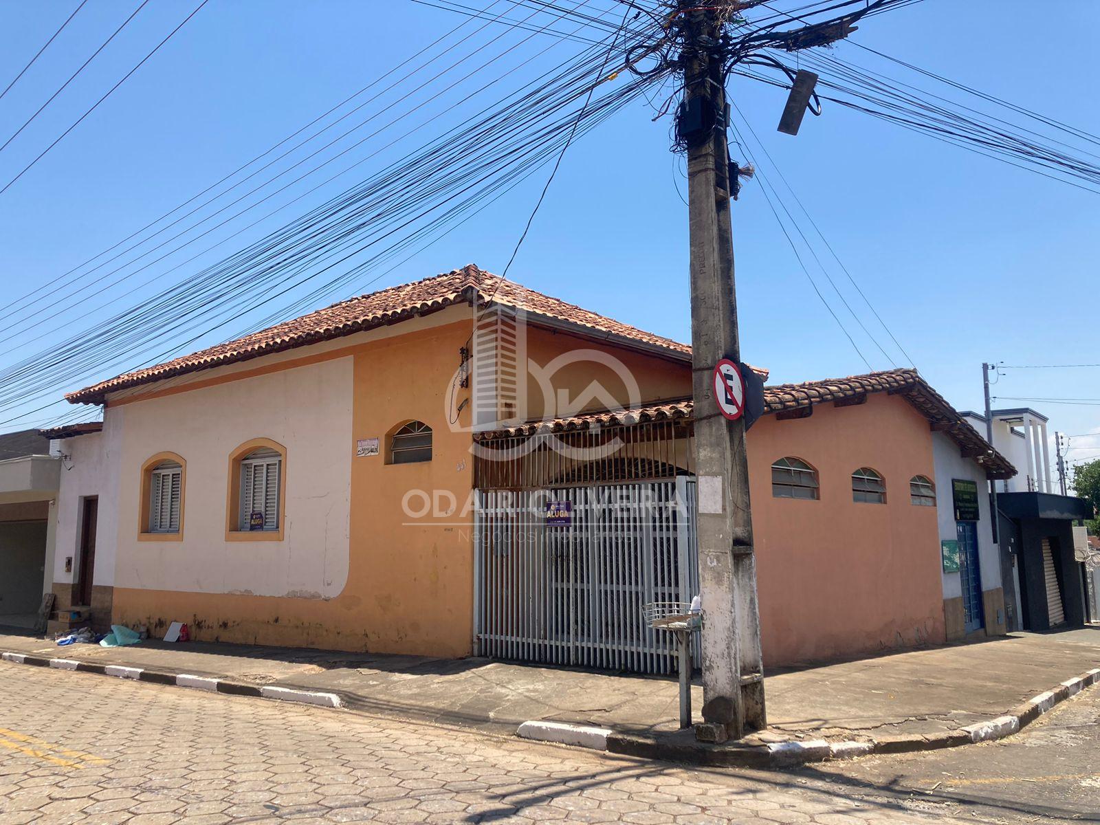 CASA GRANDE COM SUÍTE, PARA LOCAÇÃO NO CENTRO DE PASSOS - PASSOS MG