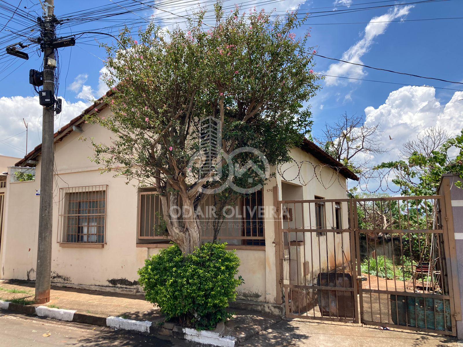 Casa com 2 quartos, em terreno garnde   venda, California, PASSOS - MG