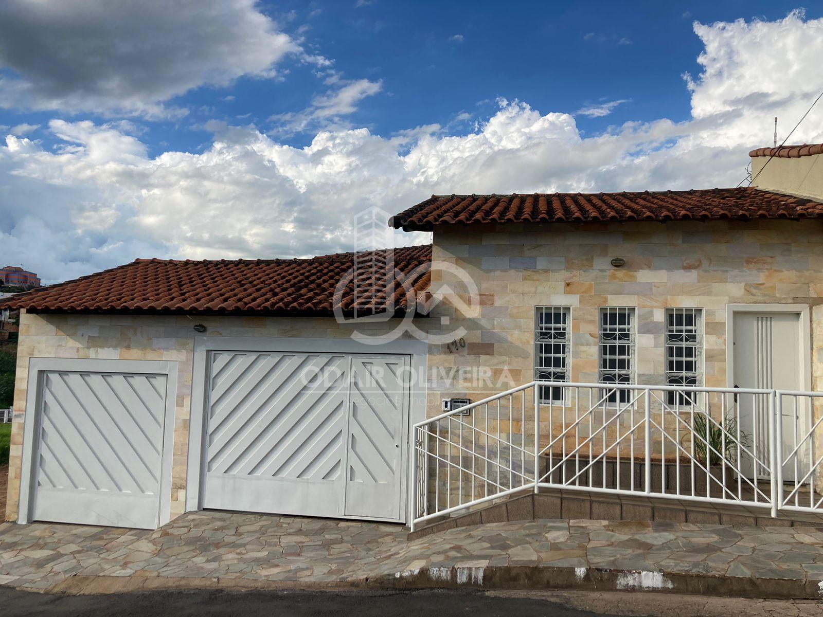 Casa com Salo, sute e piscina  venda, Muarama, PASSOS - MG