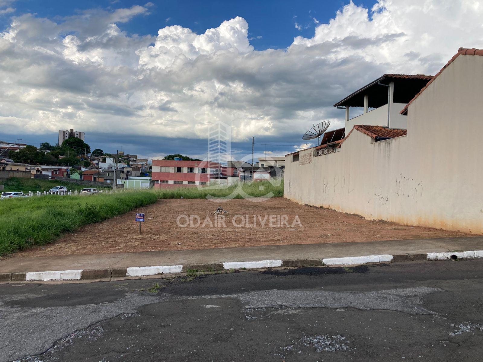 Terreno de 354m   venda, topografia plano, bairro Muarama, PASSOS - MG