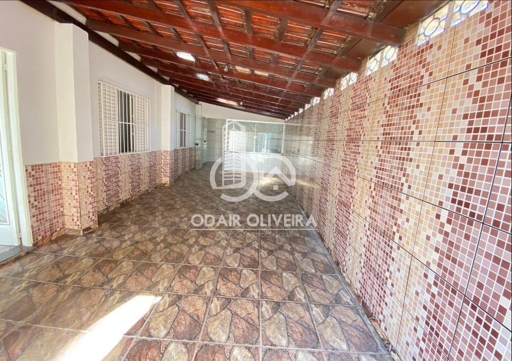 Casa com rea de servio e 3 quartos  venda, Parque da Estao, PASSOS - MG