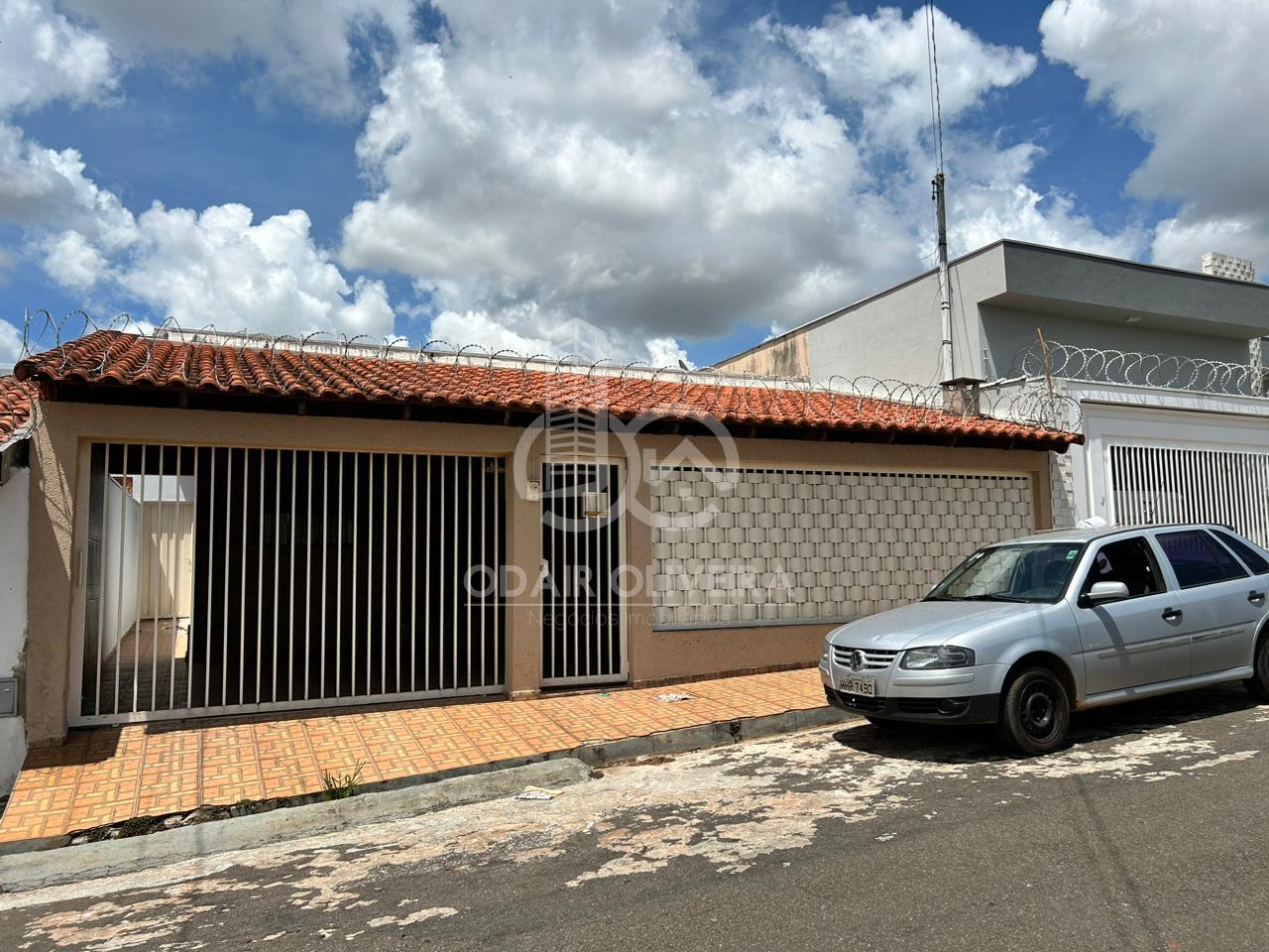 Casa de 2 quartos, rea de churrasco,  venda, Parque da Estao, PASSOS - MG