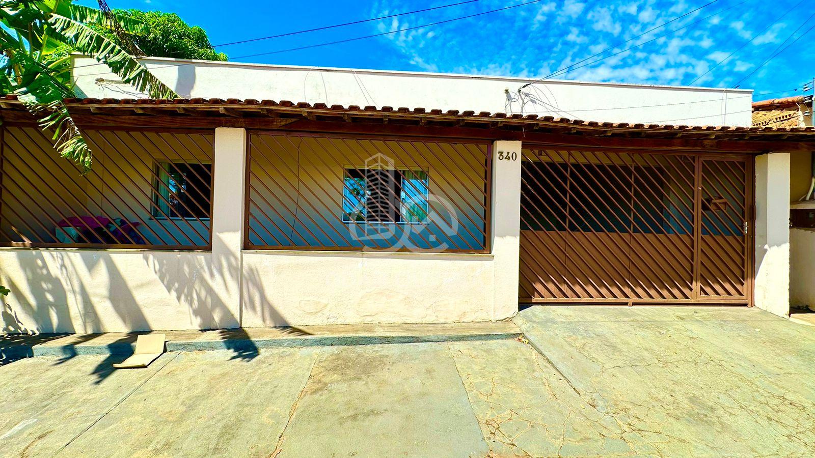 Casa com trs quartos, disponvel para locao, PASSOS - MG