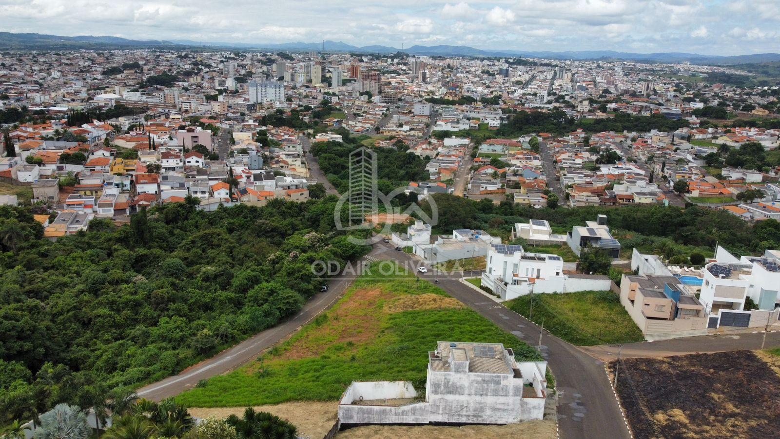 Terreno de 216m   venda, no bairro JARDIM SATELITE, PASSOS - MG