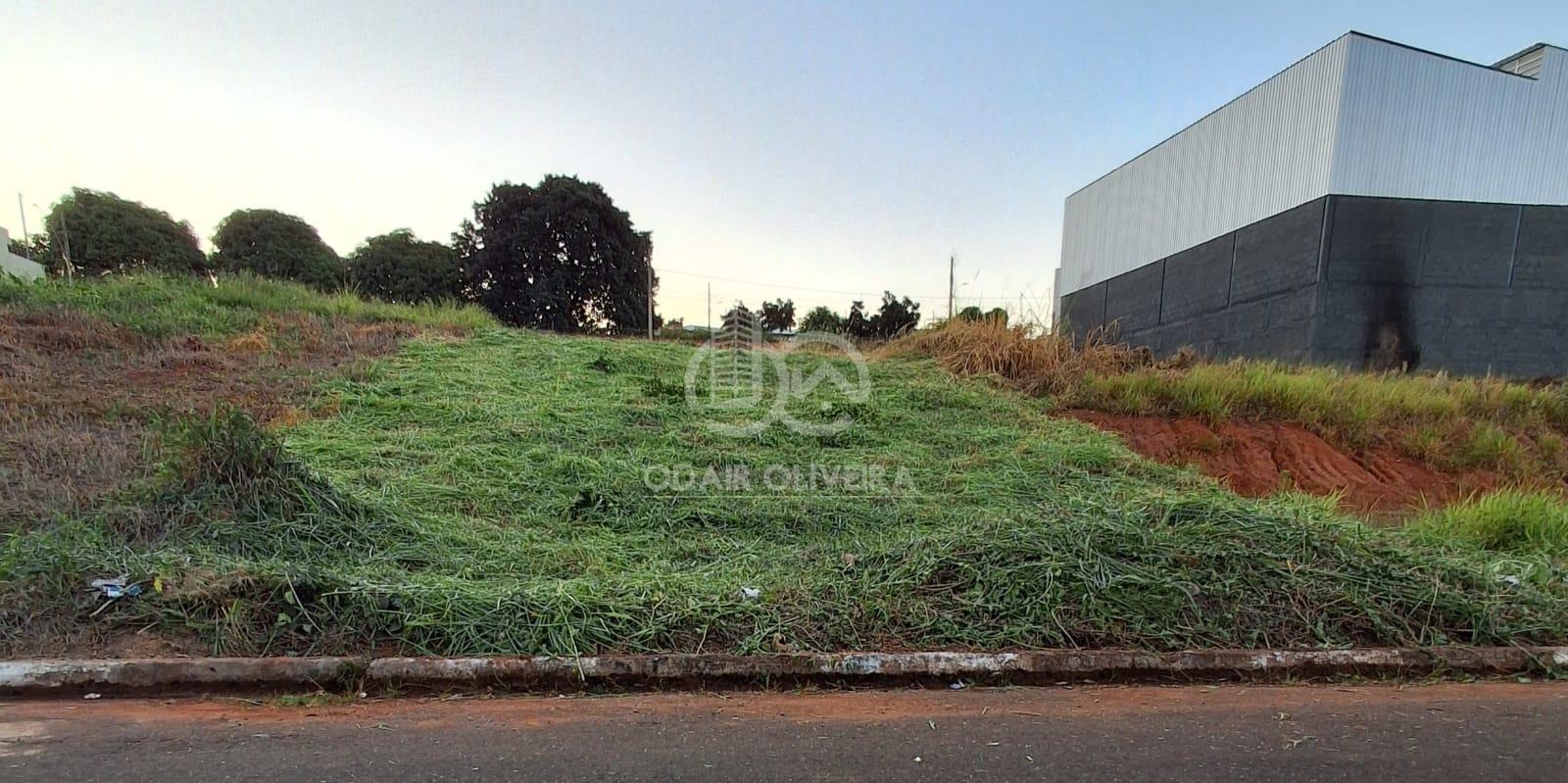 Terreno de 300m  em tima localizao  venda, VILA RICA, PASSOS - MG