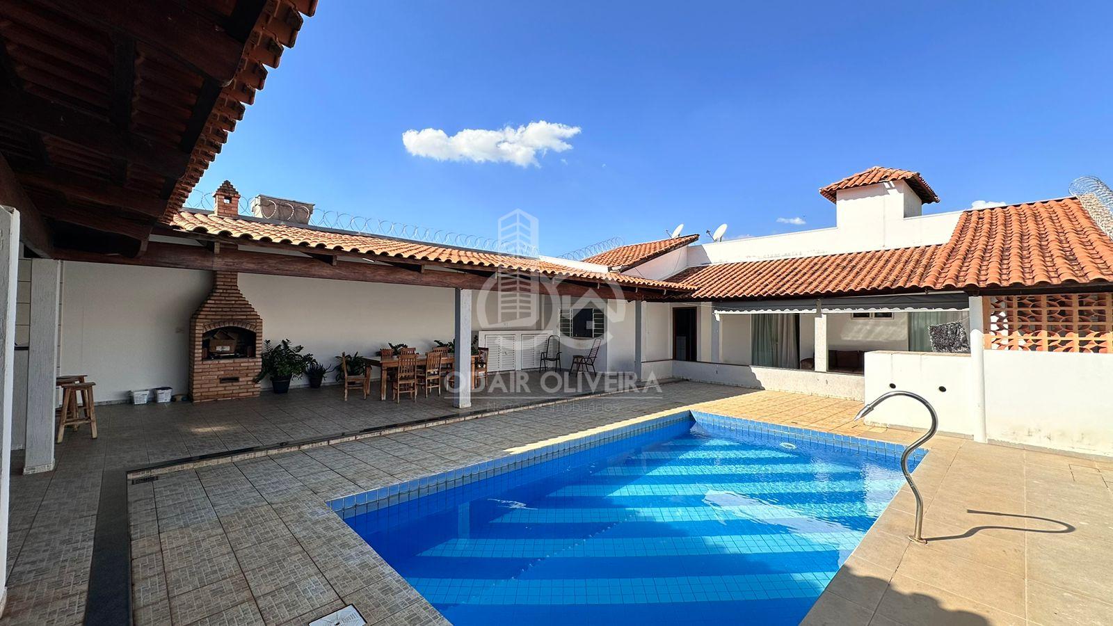 Casa com piscina e espao gourmet  venda, Jardim Vila Rica, PASSOS - MG