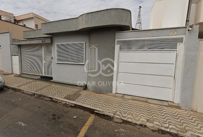 CASA COM 2 QUARTOS SENDO 1 SUTE DISPONIVEL PARA LOCAO, CENTRO - PASSOS - MG