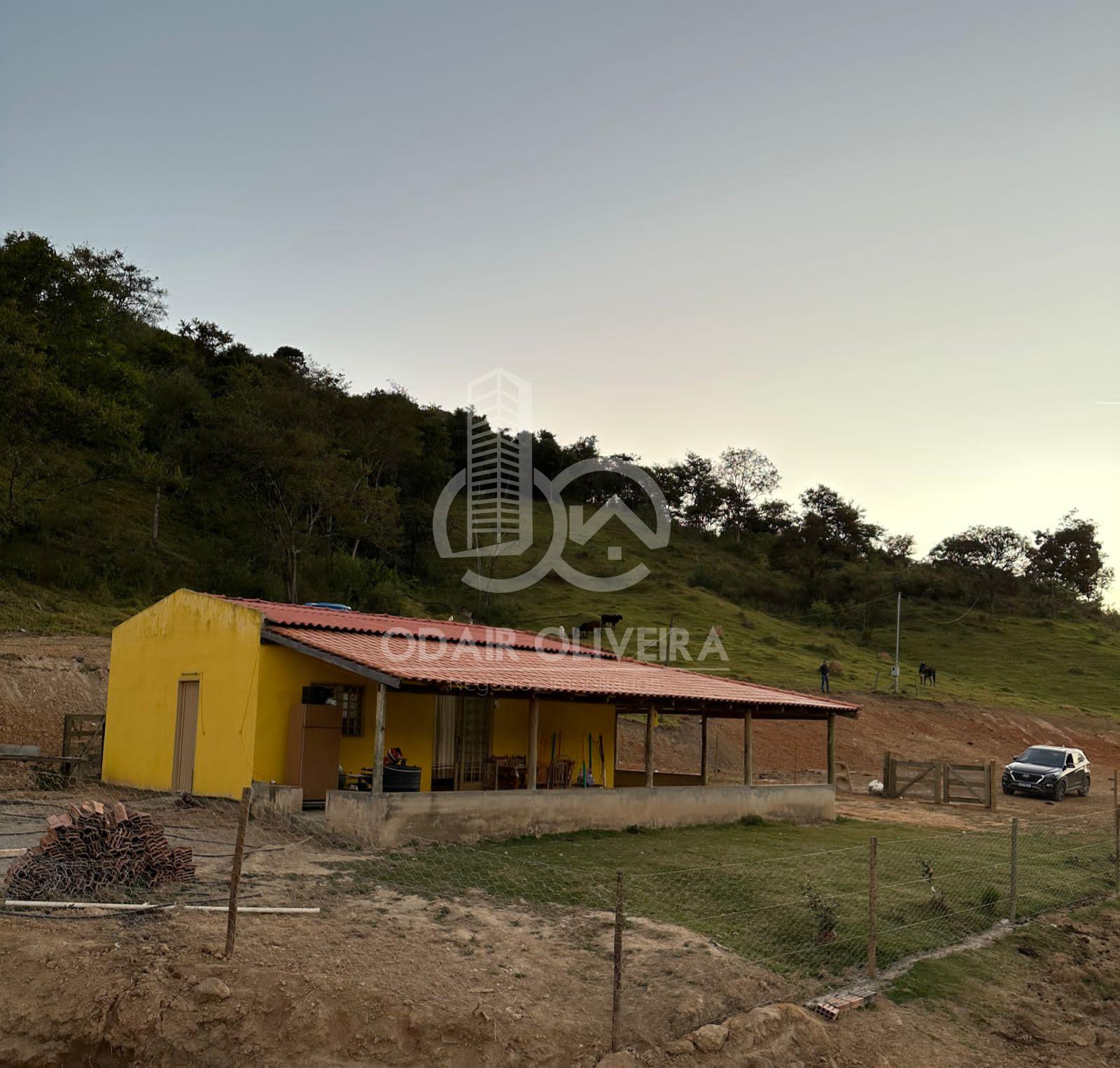 SITIO A VENDA COM 3 NASCENTES, CASA COM 90M  MUMBUCA, PASSOS - MG