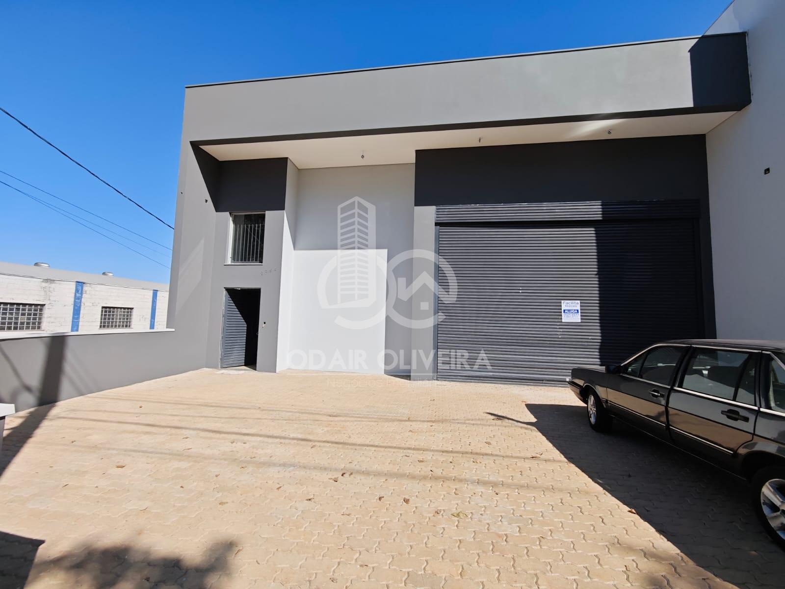 GALPO COMERCIAL DISPONIVEL PARA LOCAO - ACLIMAO - PASSOS - MG