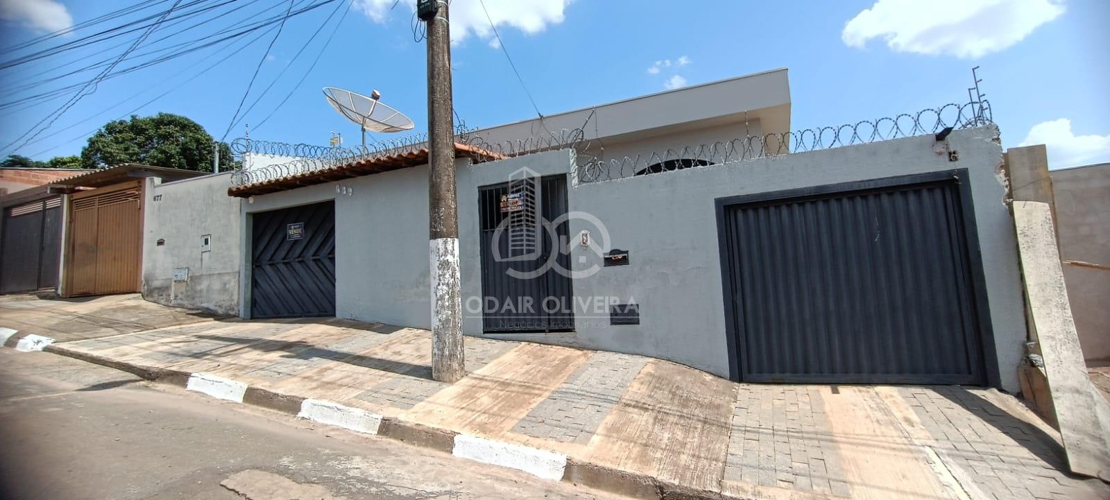 CASA COM 3 DORMITRIOS SENDO 1 SUTE A VENDA NO JD PRIMAVERA - PASSOS - MG