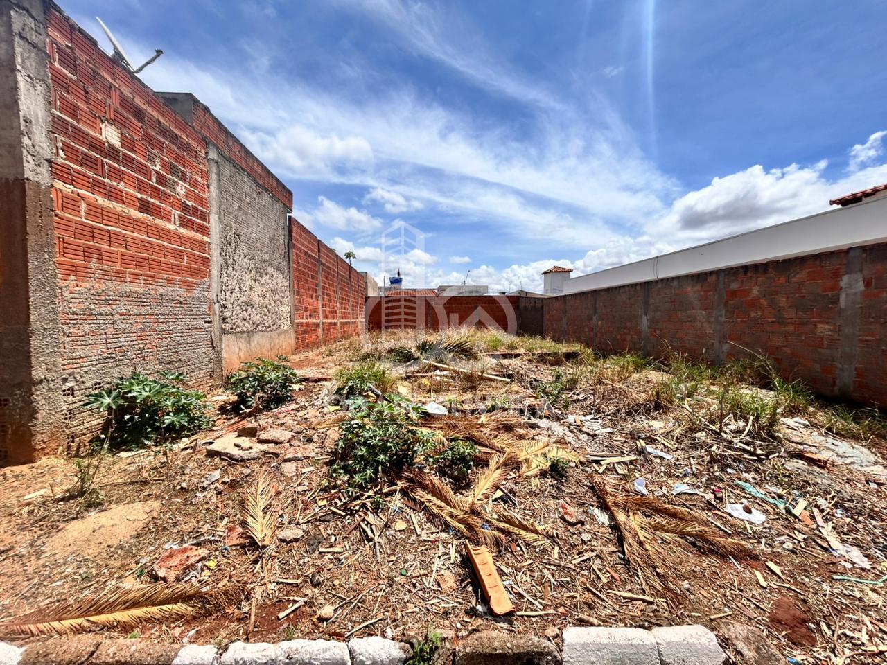 TERRENO DE 200M  VENDA NO BAIRRO SANTO ANTNIO, PASSOS - MG